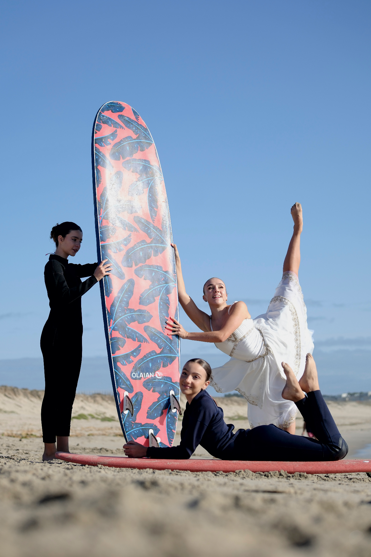 Azurara Surf School — alunas com prancha de surf